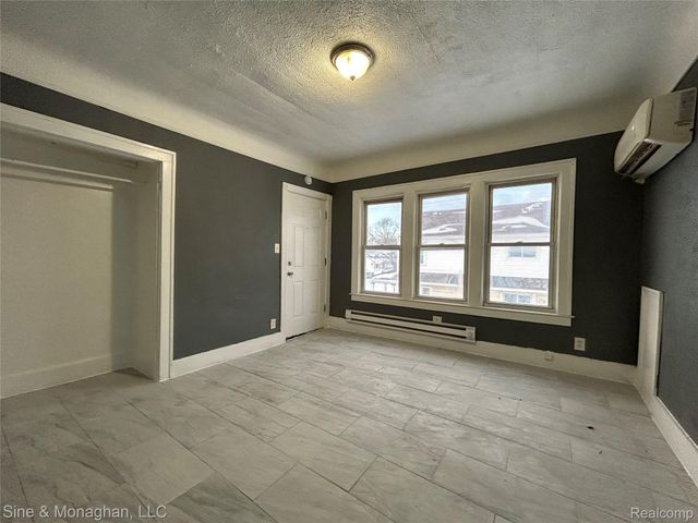 12890 Sussex Street, Detroit, MI 48227