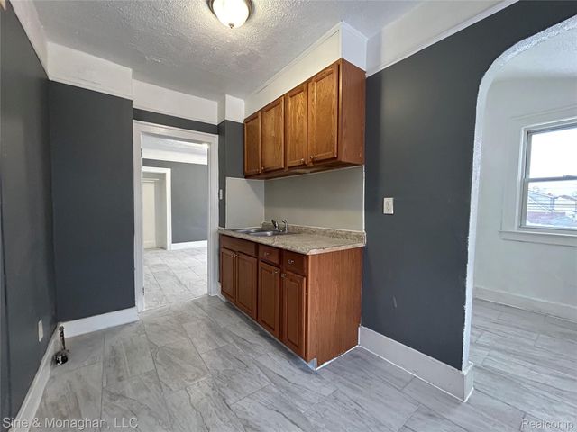 12890 Sussex Street, Detroit, MI 48227