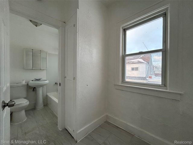 12890 Sussex Street, Detroit, MI 48227