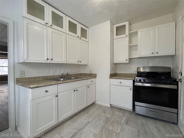 12890 Sussex Street, Detroit, MI 48227