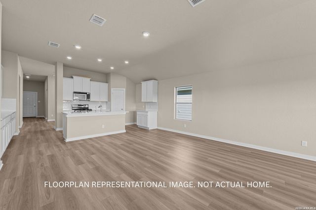 17415 Elder Walnut Drive, Elmendorf, TX 78112