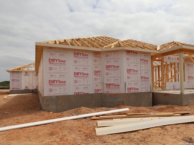 17415 Elder Walnut Drive, Elmendorf, TX 78112