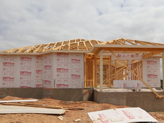 17415 Elder Walnut Drive, Elmendorf, TX 78112