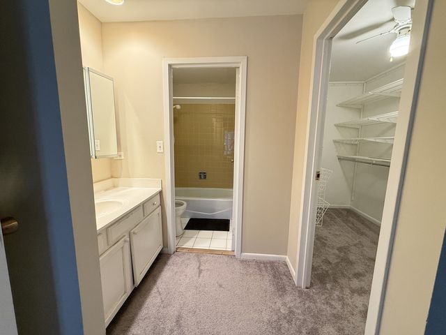 2201 S Grace Street 106, Lombard, IL 60148