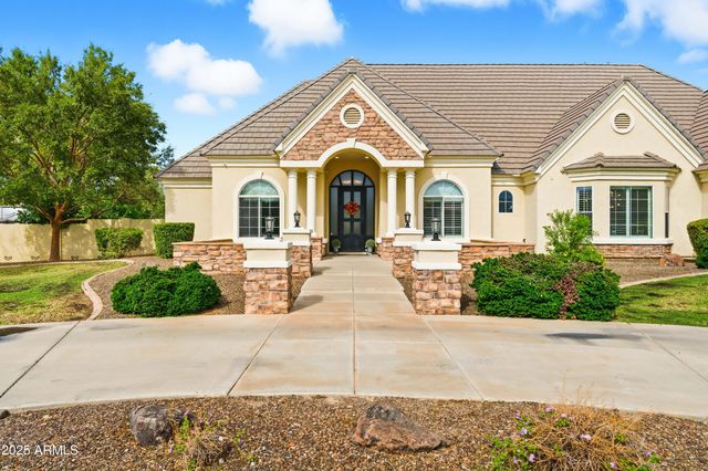 2670 E VALLEJO Court, Gilbert, AZ 85298