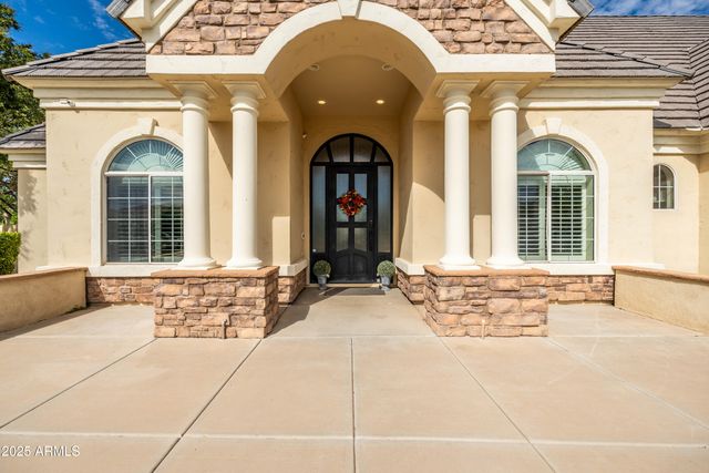 2670 E VALLEJO Court, Gilbert, AZ 85298