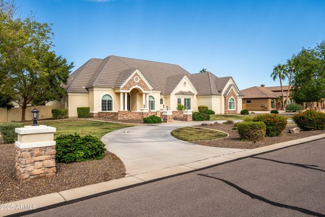 2670 E VALLEJO Court, Gilbert, AZ 85298