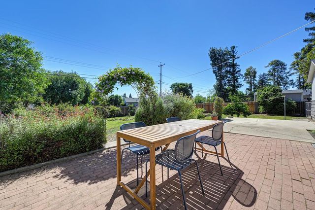 7208 Falcon Rd, Fair Oaks, CA 95628