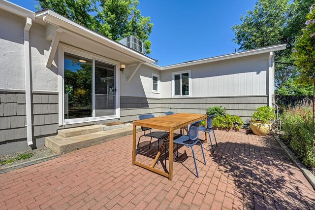 7208 Falcon Rd, Fair Oaks, CA 95628