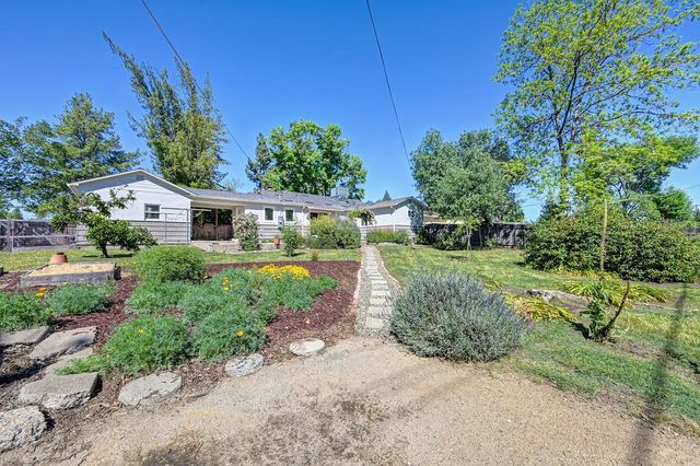 7208 Falcon Rd, Fair Oaks, CA 95628