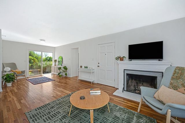 7208 Falcon Rd, Fair Oaks, CA 95628