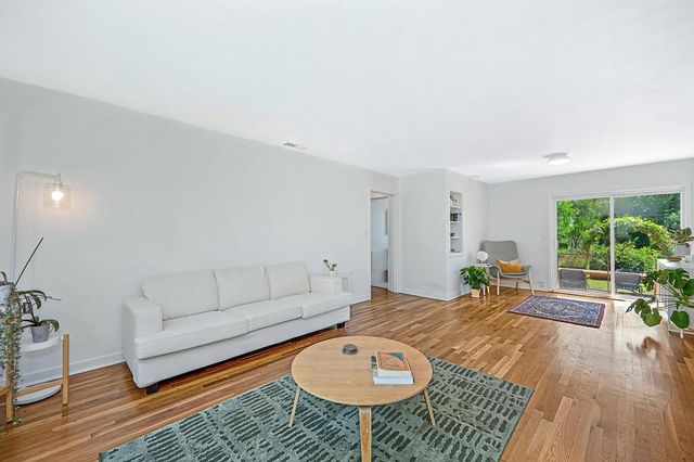 7208 Falcon Rd, Fair Oaks, CA 95628