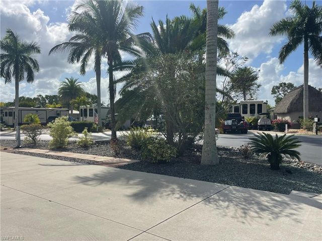 5235 Pineland Daisy TRL, Fort Myers, FL 33905