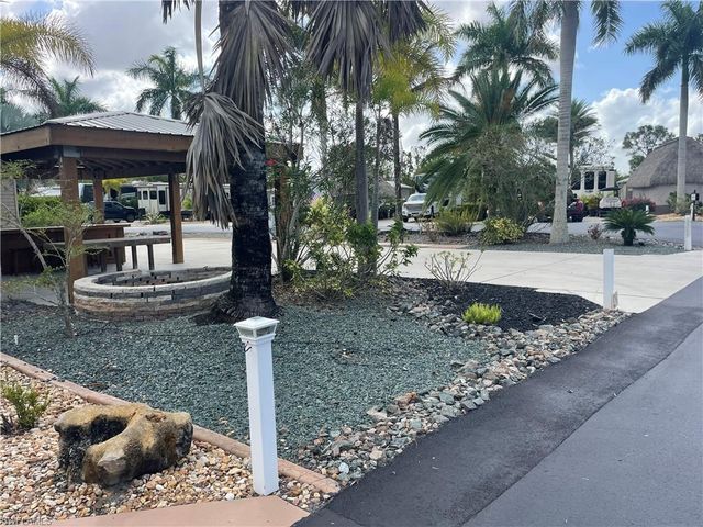 5235 Pineland Daisy TRL, Fort Myers, FL 33905