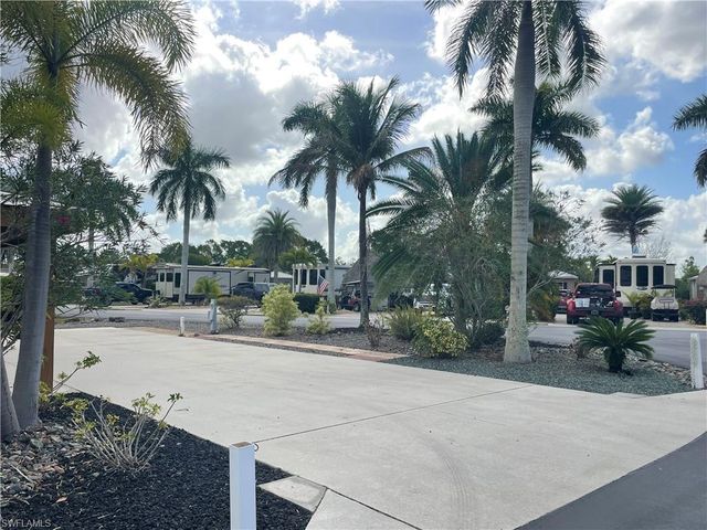 5235 Pineland Daisy TRL, Fort Myers, FL 33905