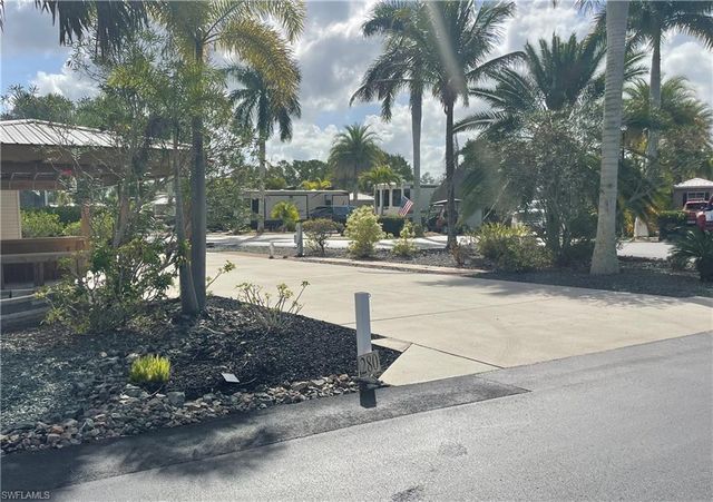 5235 Pineland Daisy TRL, Fort Myers, FL 33905