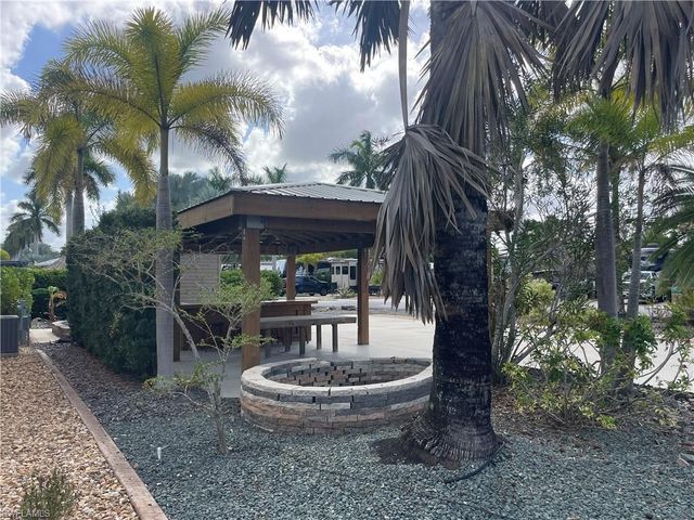 5235 Pineland Daisy TRL, Fort Myers, FL 33905