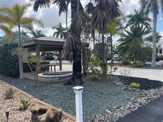 5235 Pineland Daisy TRL, Fort Myers, FL 33905