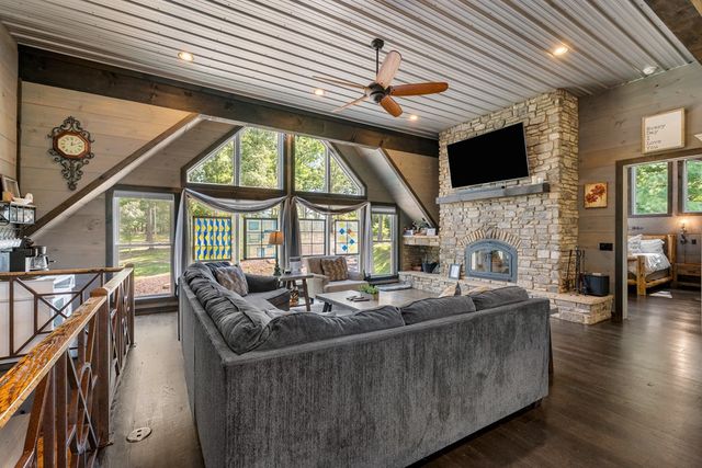94 Rome Point, Blue Ridge, GA 30513