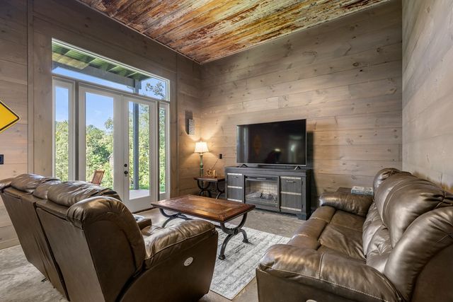 94 Rome Point, Blue Ridge, GA 30513