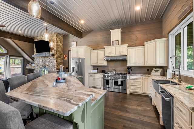 94 Rome Point, Blue Ridge, GA 30513