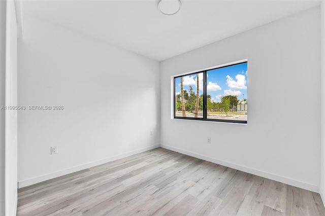 175 NW 160TH ST 106, North Miami Beach, FL 33169