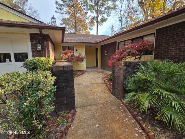 12 Carolina Shores Parkway SW, Calabash, NC 28467