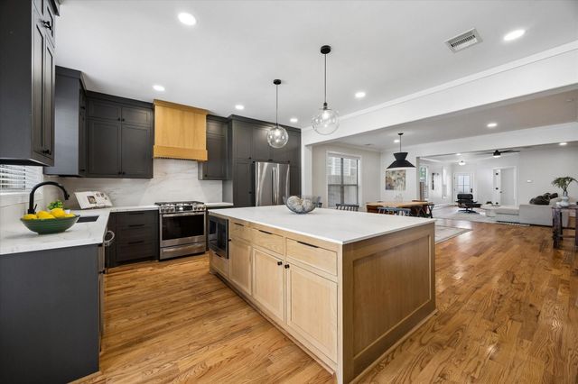 217 W 24th Street, Houston, TX 77008