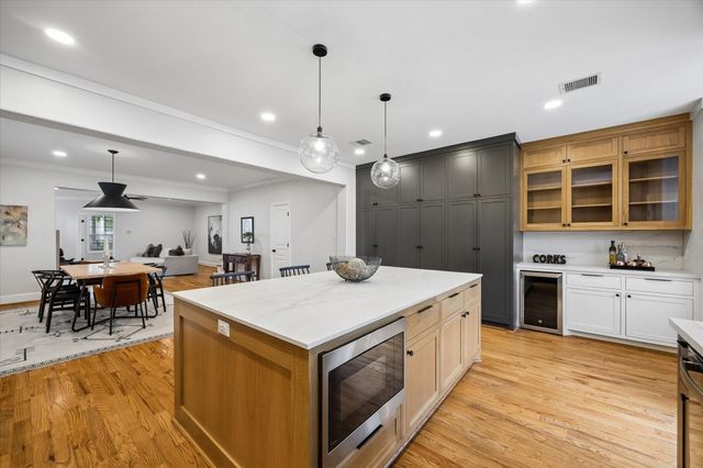 217 W 24th Street, Houston, TX 77008