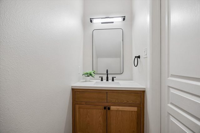 217 W 24th Street, Houston, TX 77008