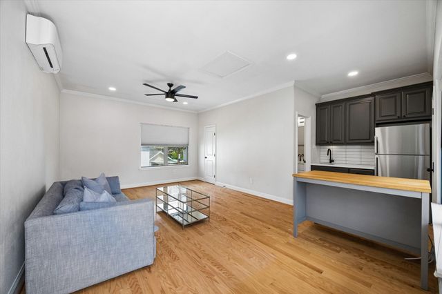 217 W 24th Street, Houston, TX 77008