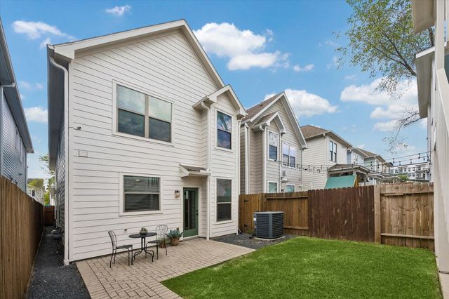 217 W 24th Street, Houston, TX 77008