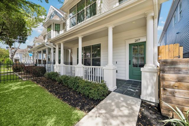 217 W 24th Street, Houston, TX 77008