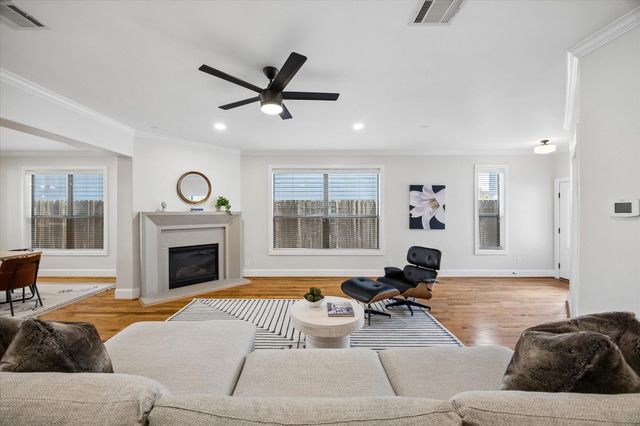 217 W 24th Street, Houston, TX 77008