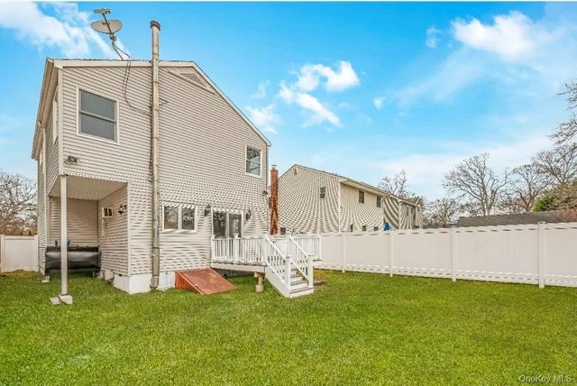 54 5th Street, Ronkonkoma, NY 11779