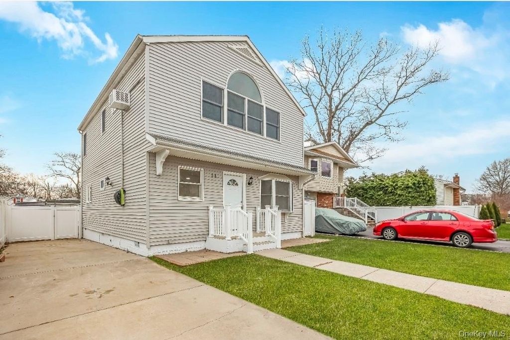 54 5th Street, Ronkonkoma, NY 11779