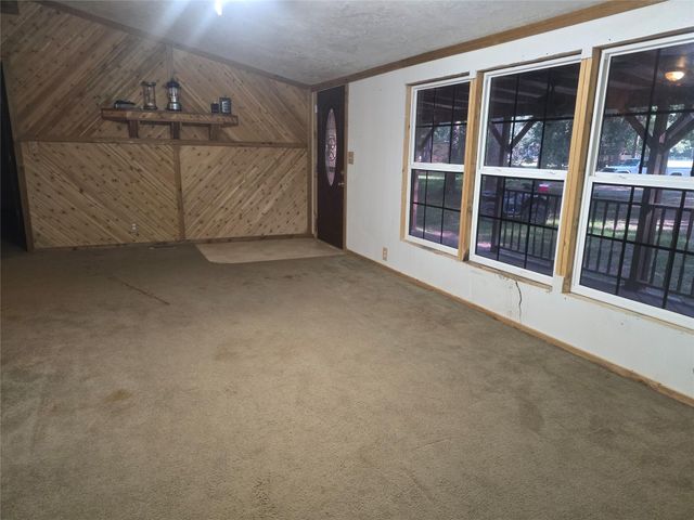 136 County Road 2312, Dayton, TX 77535