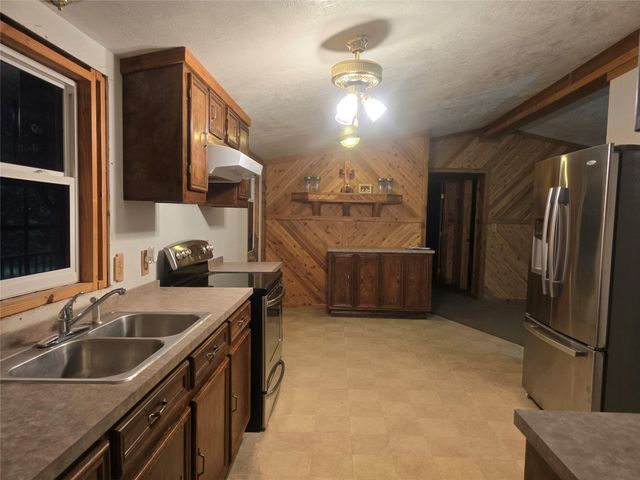 136 County Road 2312, Dayton, TX 77535