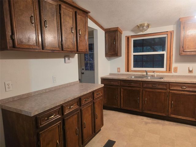 136 County Road 2312, Dayton, TX 77535