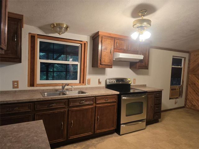 136 County Road 2312, Dayton, TX 77535