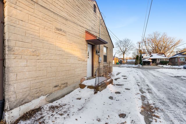 121 N May Street, Joliet, IL 60435