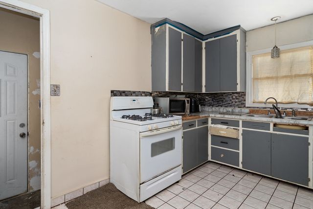 121 N May Street, Joliet, IL 60435