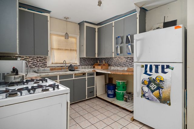 121 N May Street, Joliet, IL 60435