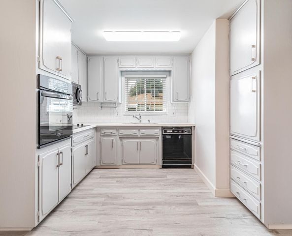 4365 N 5th Street, Fresno, CA 93726