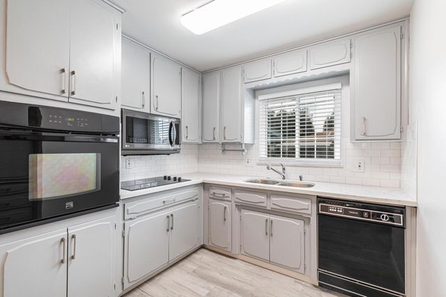 4365 N 5th Street, Fresno, CA 93726