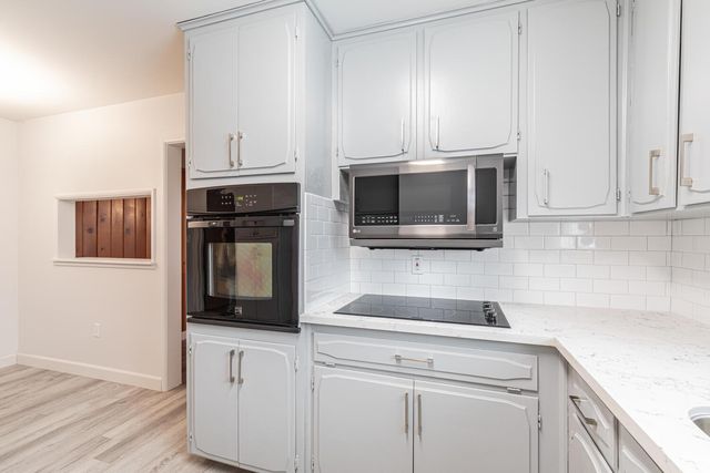 4365 N 5th Street, Fresno, CA 93726