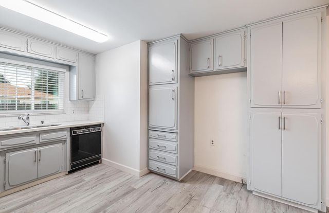 4365 N 5th Street, Fresno, CA 93726