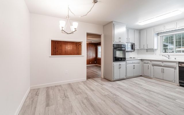 4365 N 5th Street, Fresno, CA 93726