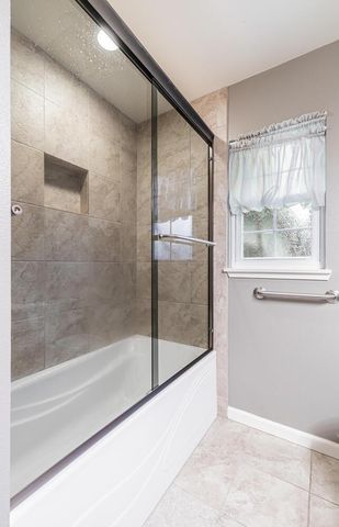 4365 N 5th Street, Fresno, CA 93726