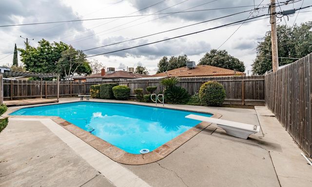 4365 N 5th Street, Fresno, CA 93726